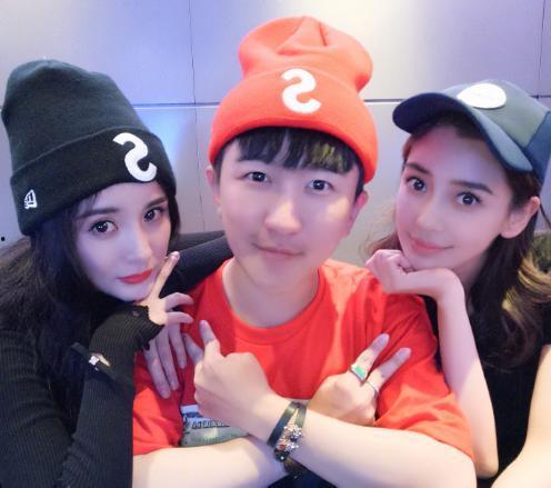 娱乐圈吃瓜背景图女男,揭秘明星们的甜蜜与纠葛